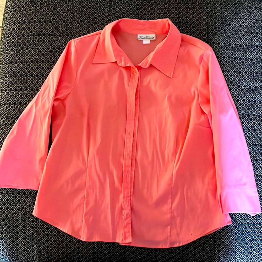 Mid-length sleeve, collared, bottom down woman’s top
